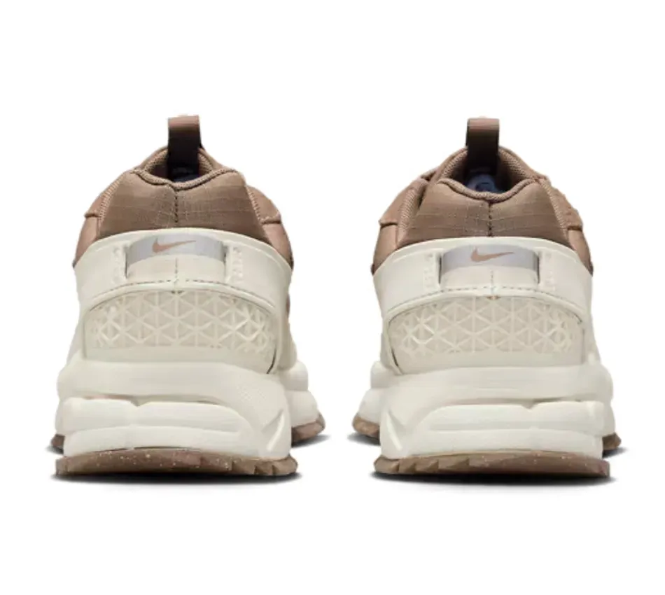 Nike Vomero Roam Brown