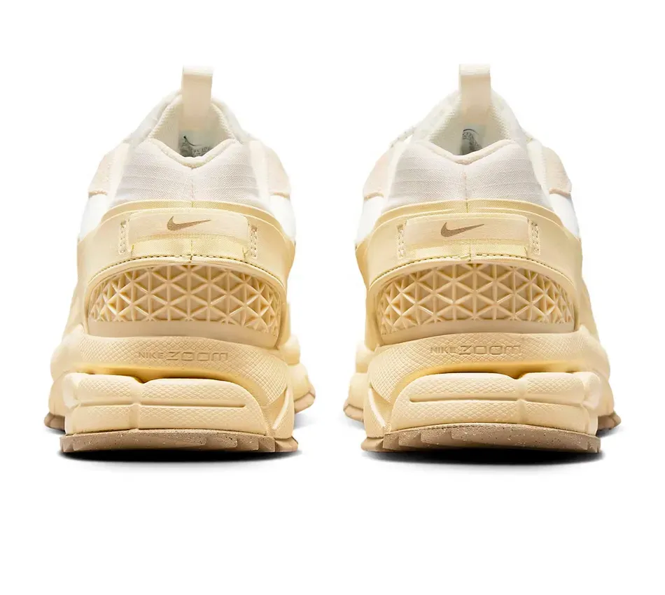 Nike ZOOM VOMERO ROAM Beige
