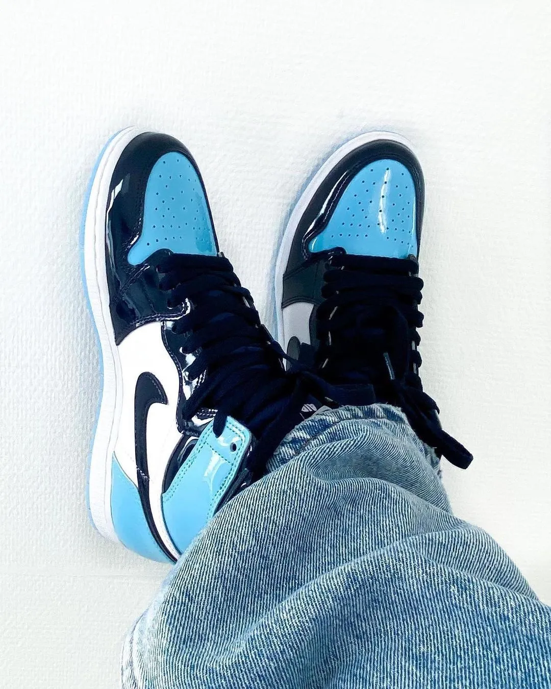Air Jordan 1 High UNC Patent фото
