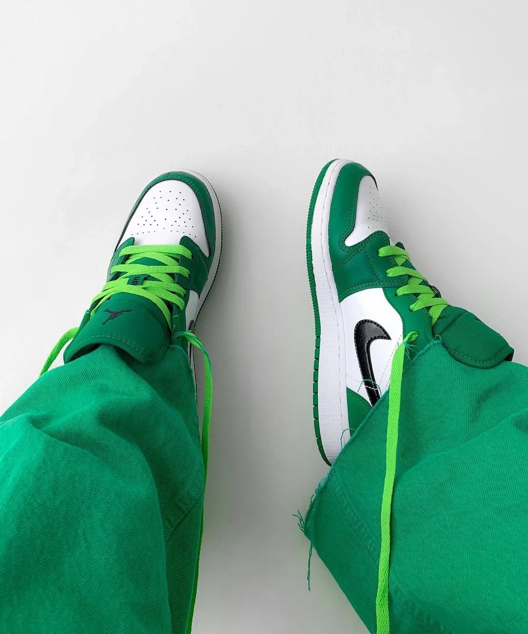 Air Jordan 1 Low Pine Green (2019) фото