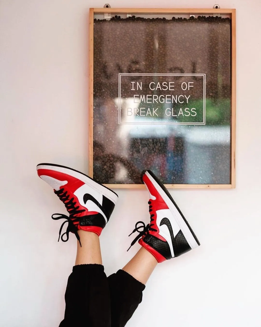 Air Jordan 1 High WMNS  Satin Snake Chicago (2020) фото