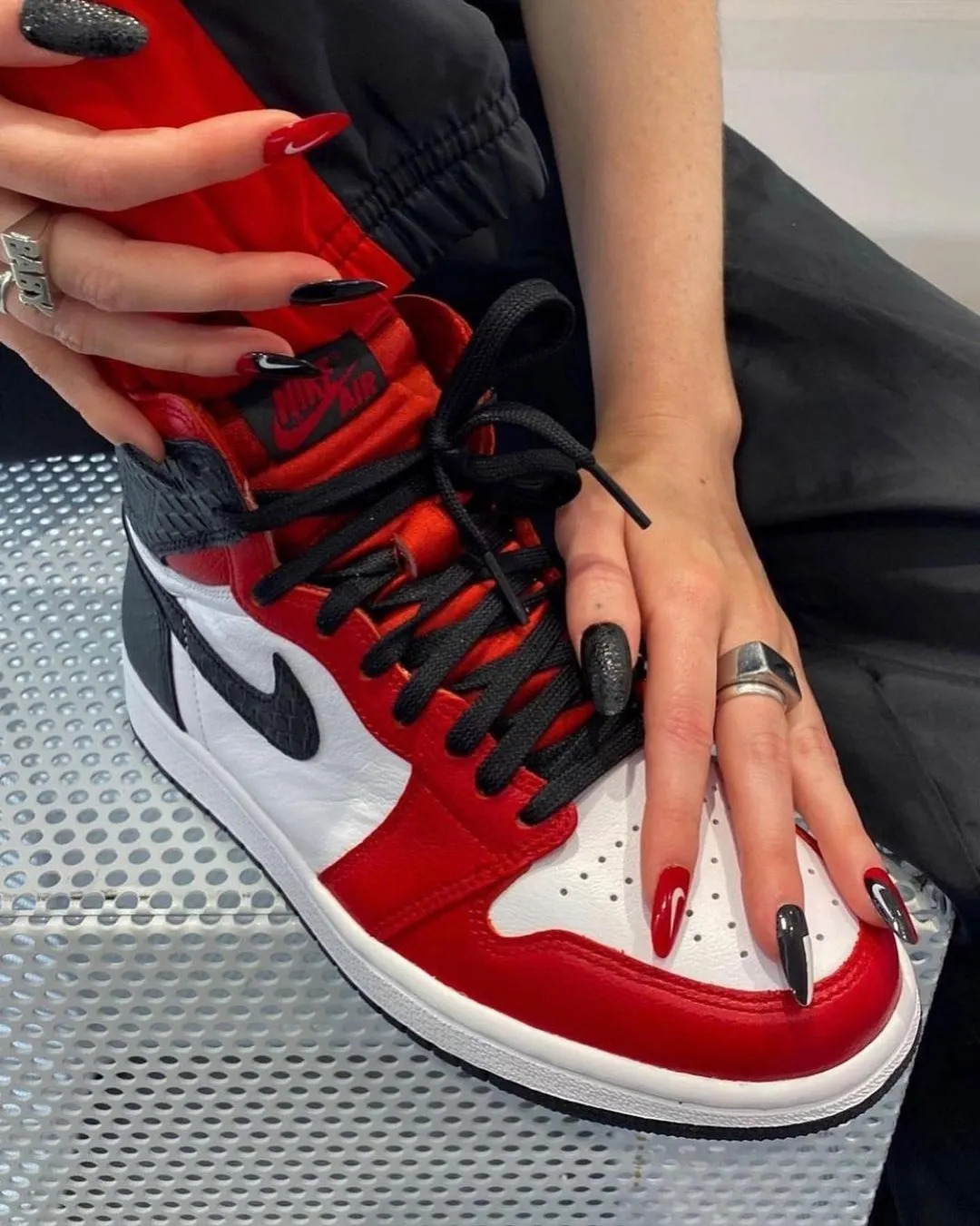 Air Jordan 1 High WMNS  Satin Snake Chicago (2020) фото