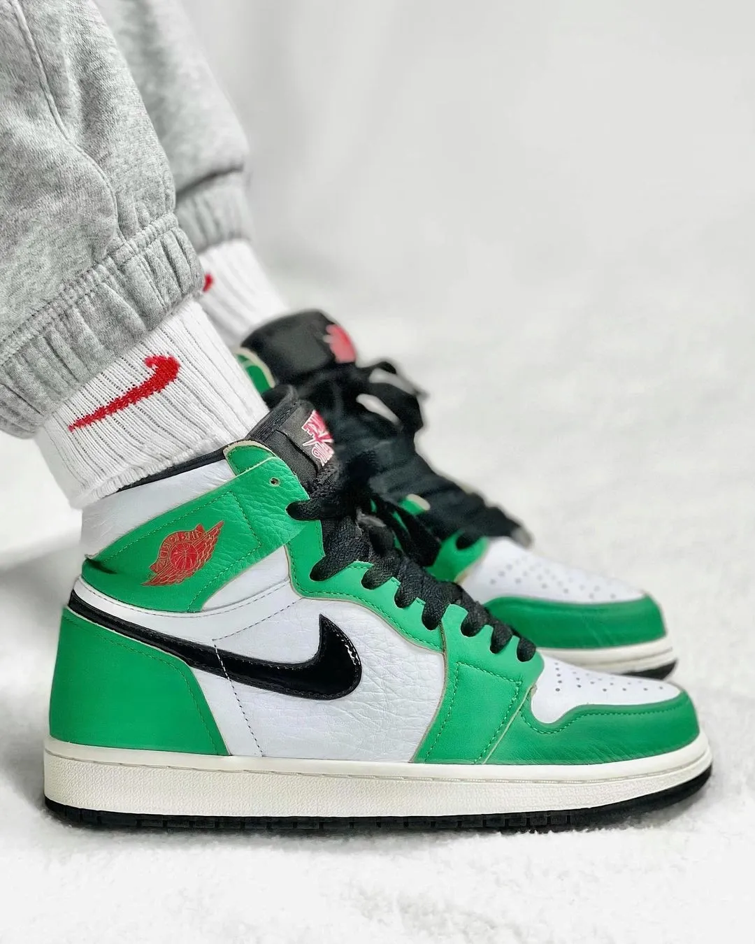 Air Jordan 1 High WMNS  OG 'Lucky Green' (2020) фото