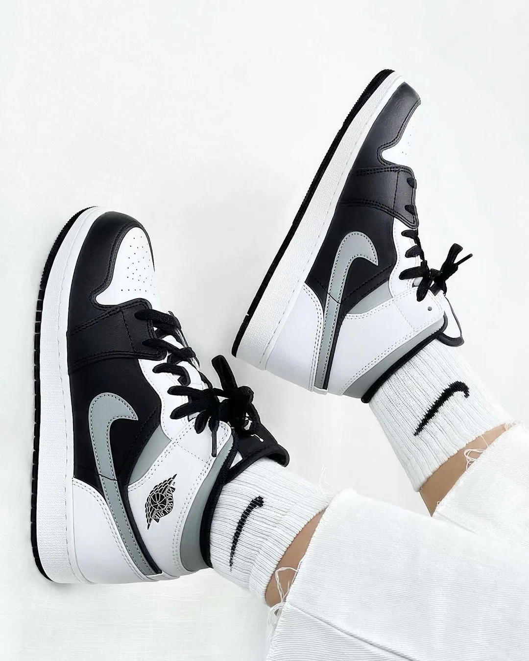 Air Jordan 1 Mid White Shadow фото