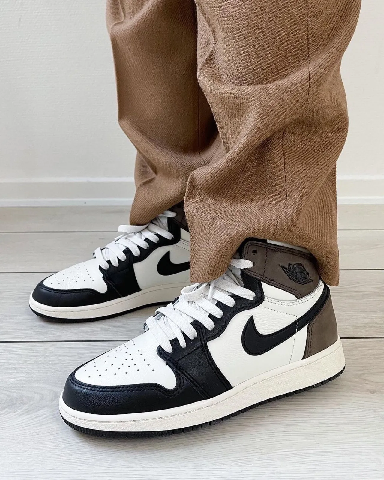 Air Jordan 1 High Dark Mocha фото