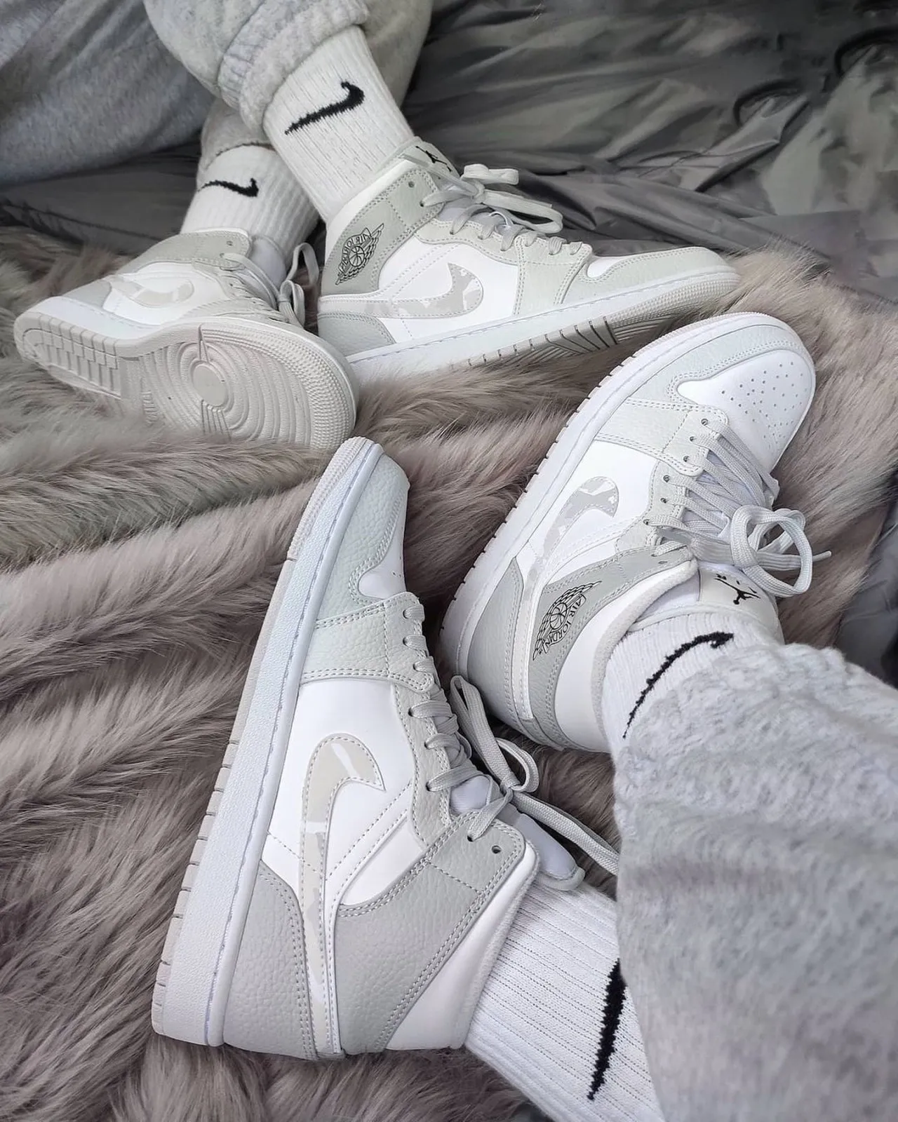 Air Jordan 1 Mid Swoosh Logo - Grey Camo фото