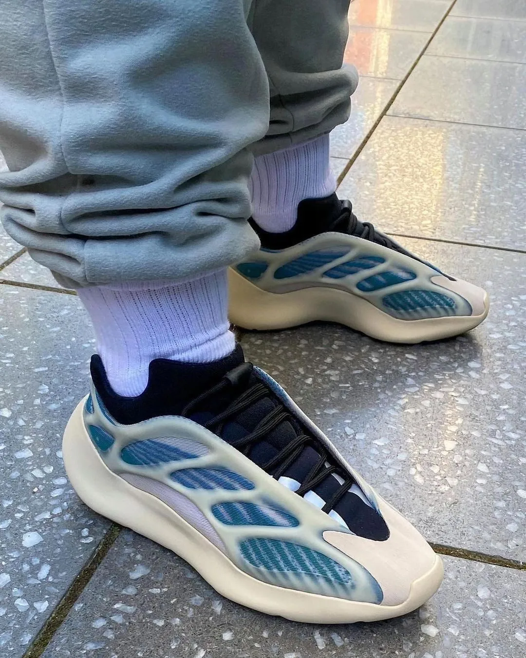 Yeezy 700 V3 Kyanite (2021) фото