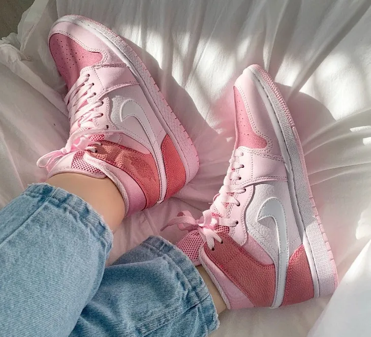 WMNS 1 Mid 'Digital Pink' (2020) фото