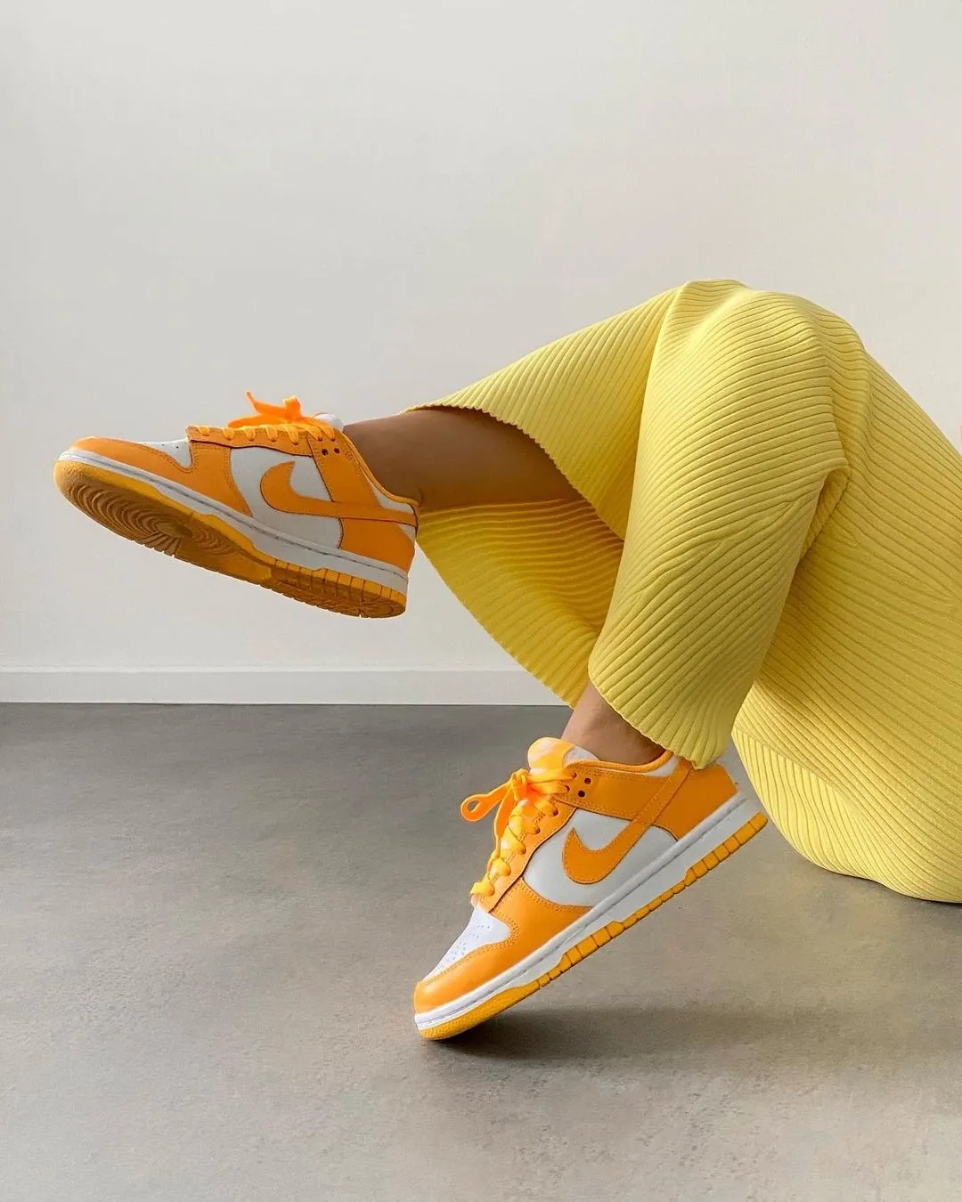 Dunk Low Wmns  Laser Orange фото