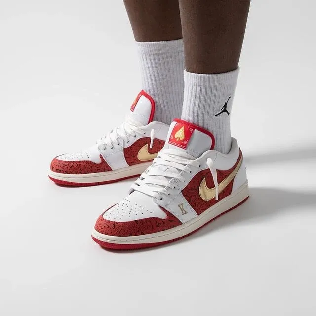 Air Jordan 1 Low SE Spades фото