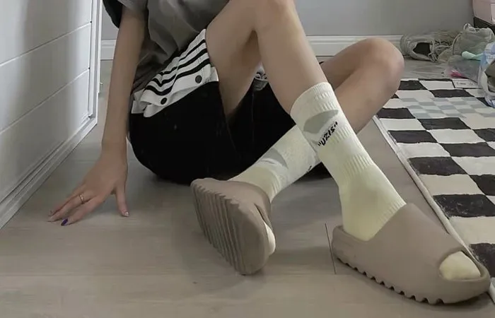 Yeezy Slide Pure фото