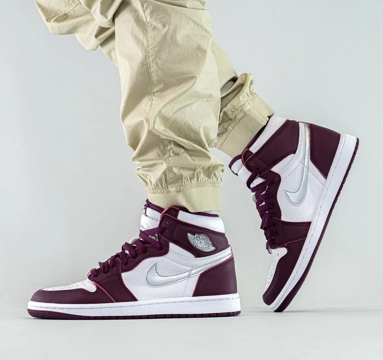 Air Jordan 1 High OG Bordeaux фото