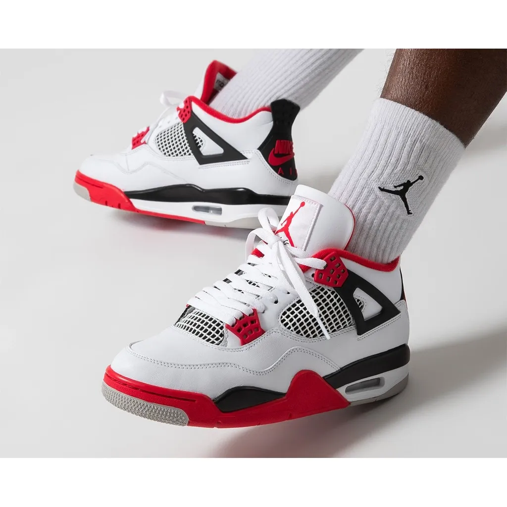 Air Jordan 4 Fire Red 2020 фото