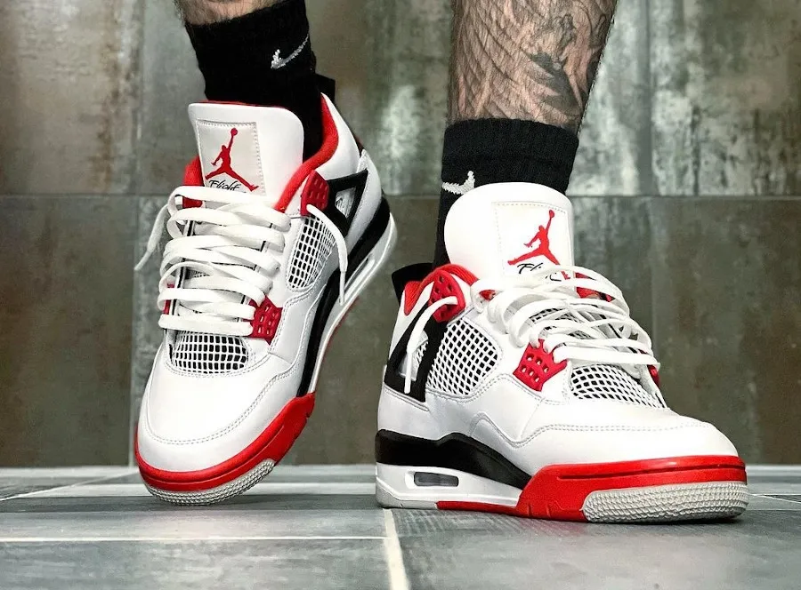 Air Jordan 4 Fire Red 2020 фото