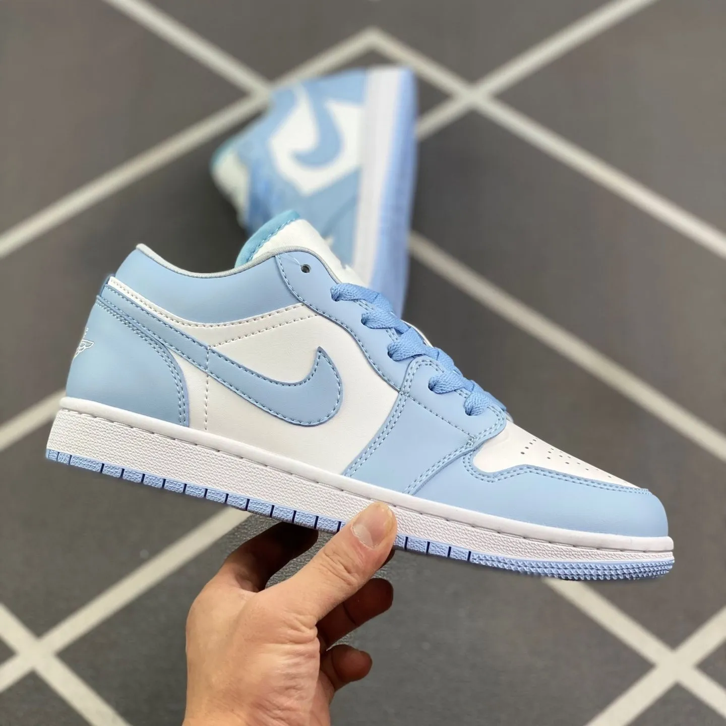 Air Jordan 1 Low WMNS Ice Blue фото