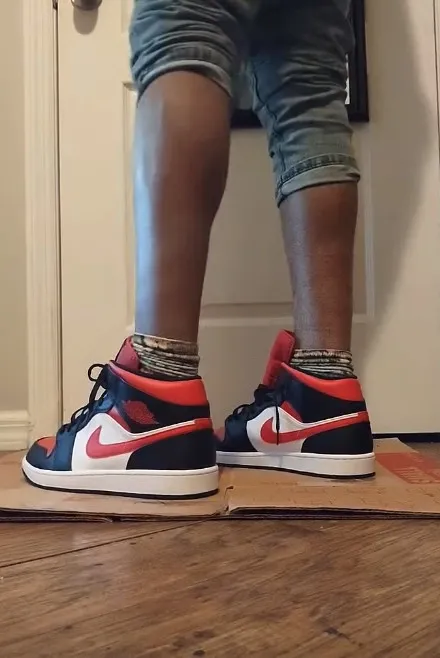 Air Jordan 1 Mid Bred Toe фото