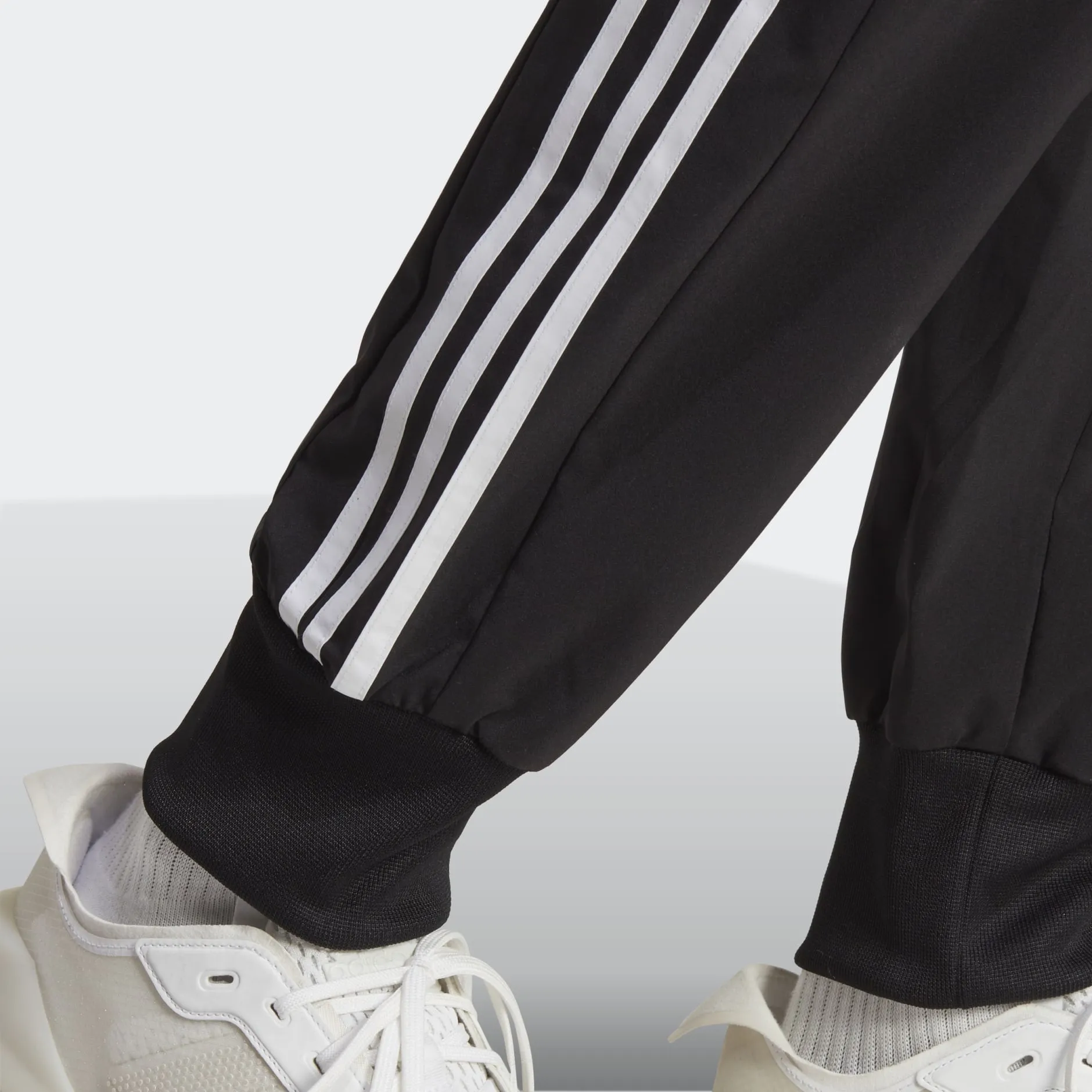 Aeroready 3-Stripes Cuff Woven Pants фото