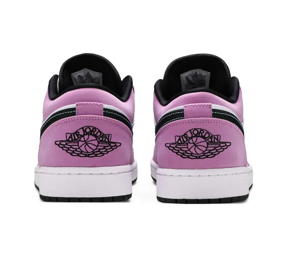 Air Jordan 1 Low SE "Violet Shock" sneakers фото