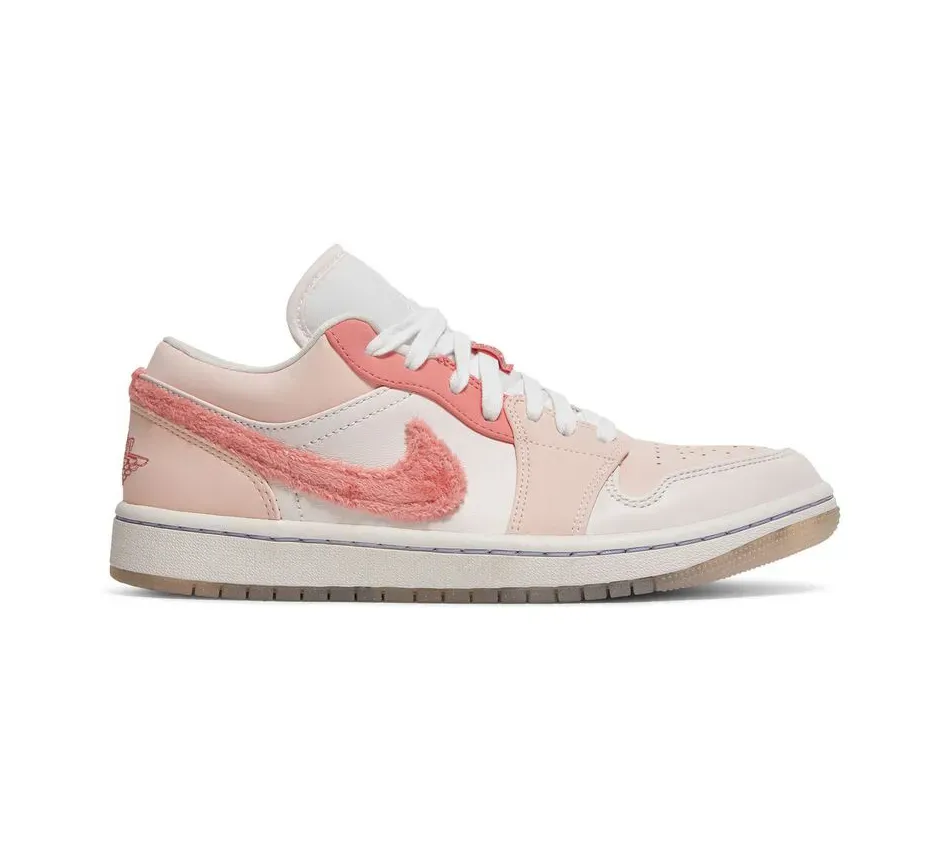 Air Jordan 1 Low SE Mighty Swooshers фото