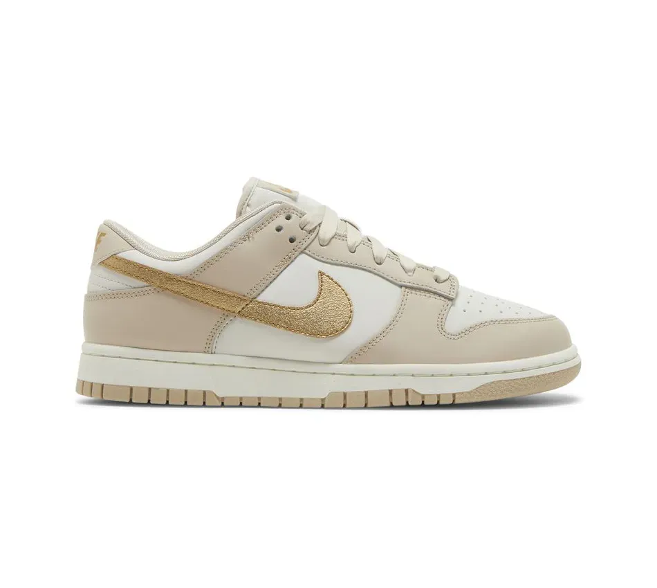 Dunk Low Gold Swoosh фото