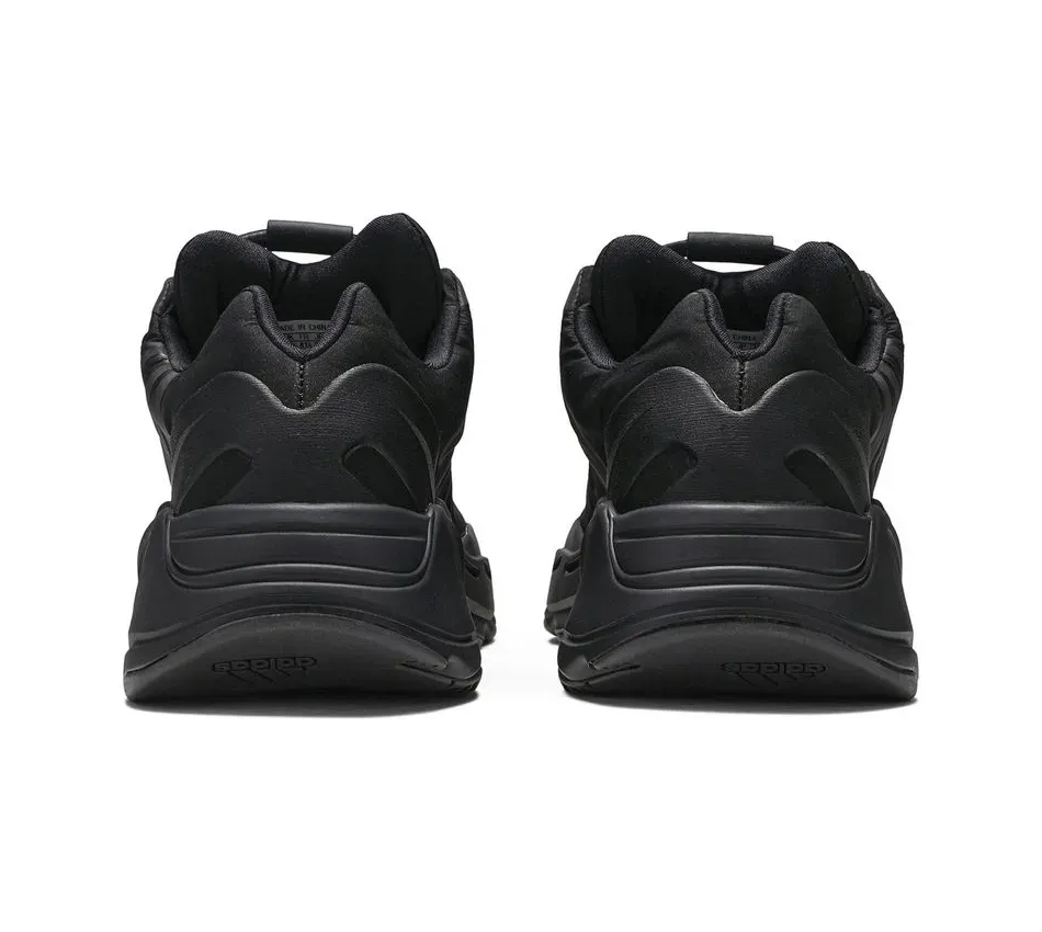 Yeezy Boost 700 MNVN Yeezy Boost 700 MNVN Triple Black (2020) фото