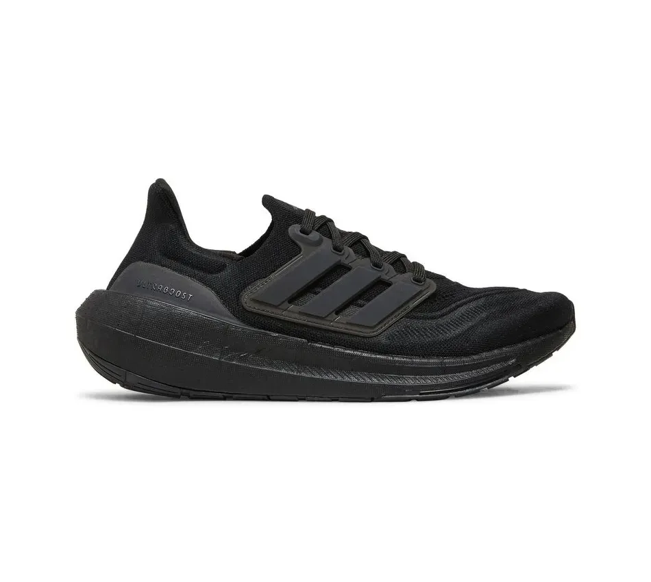 Низкие кроссовки Adidas Ultra Boost Light Triple Black (Чёрный) Унисекс