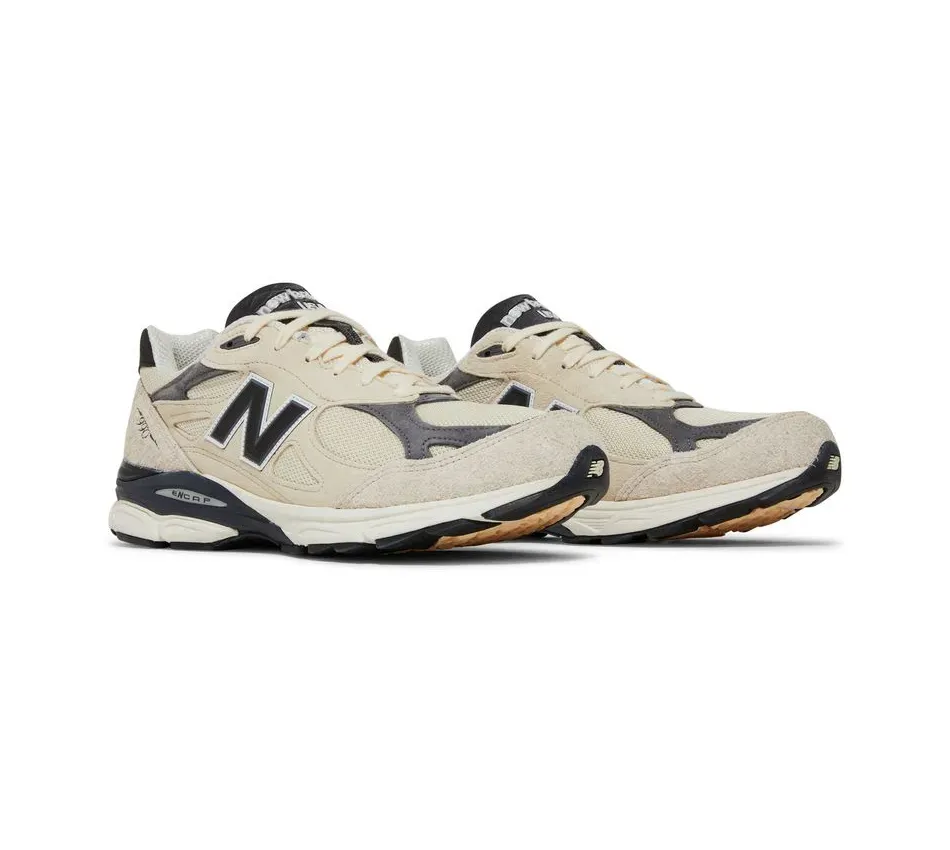 990 Teddy Santis x 990 V3 Moonbeam фото