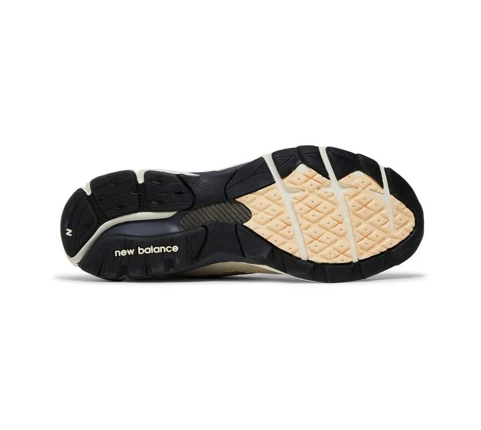 990 Teddy Santis x 990 V3 Moonbeam фото