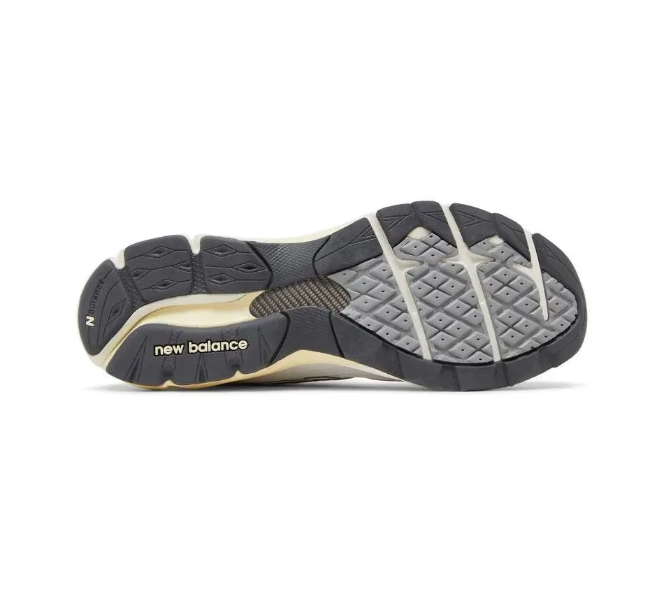 990 Teddy Santis x 990 V3 Sea Salt фото