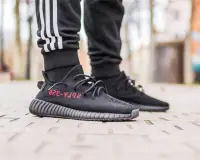 Yeezy Boost 350 V2 Bred фото